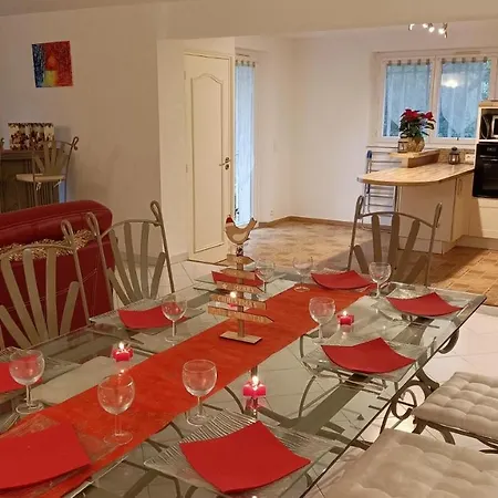 Casa de Férias Location Rez De Maison Dans Quartier Saint-Raphaël