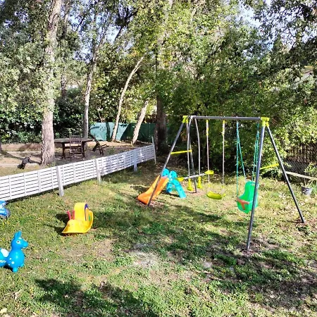 Casa de Férias Location Rez De Maison Dans Quartier Saint-Raphaël