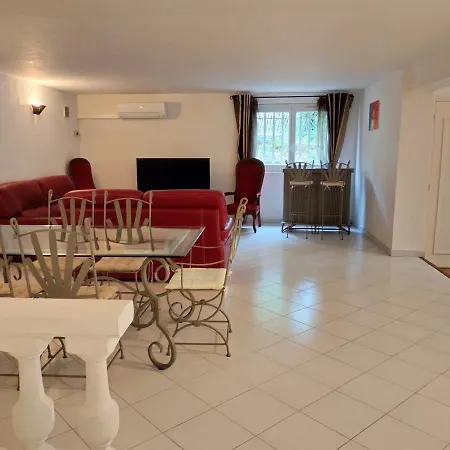 Location Rez De Maison Dans Quartier Casa de Férias Saint-Raphaël