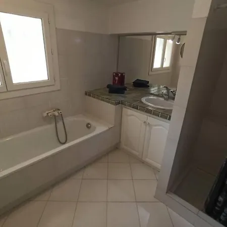 Casa vacanze Location Rez De Maison Dans Quartier Saint-Raphaël
